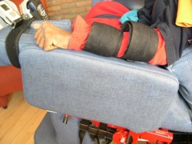 These arm straps prevent flinging movements of the arms and other forms of self-injurious behavior. The shield next to it can be raised to prevent self-injury such as stretching the arms while being pushed through a doorway, or hitting walls or other objects.